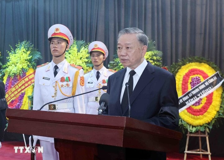 Ủy viên Bộ Chính trị, Chủ tịch nước Tô Lâm, Trưởng Ban Lễ tang đọc lời điếu. (Ảnh: TTXVN)