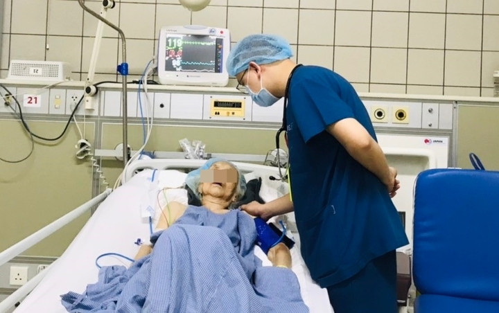 Sau 2 ngày mổ, bệnh nhân tỉnh táo, tiếp xúc tốt. (Ảnh: BVCC)