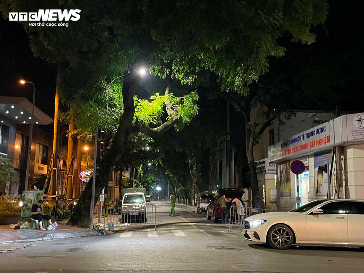 Dòng người nối dài vào viếng Tổng Bí thư Nguyễn Phú Trọng - 4