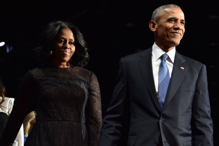 Vợ chồng cựu Tổng thống Mỹ Barack Obama lên tiêng ủng hộ Phó tổng thống Harris tranh cử. (Ảnh: Bloomberg)