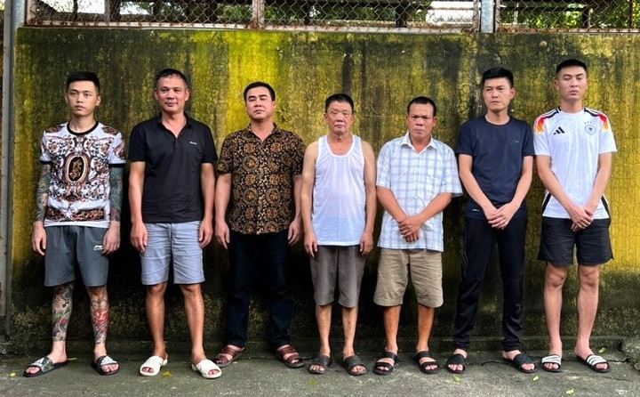 Các đối tượng trong đường dây cá độ bóng đá. (Ảnh: Công an Bắc Giang)