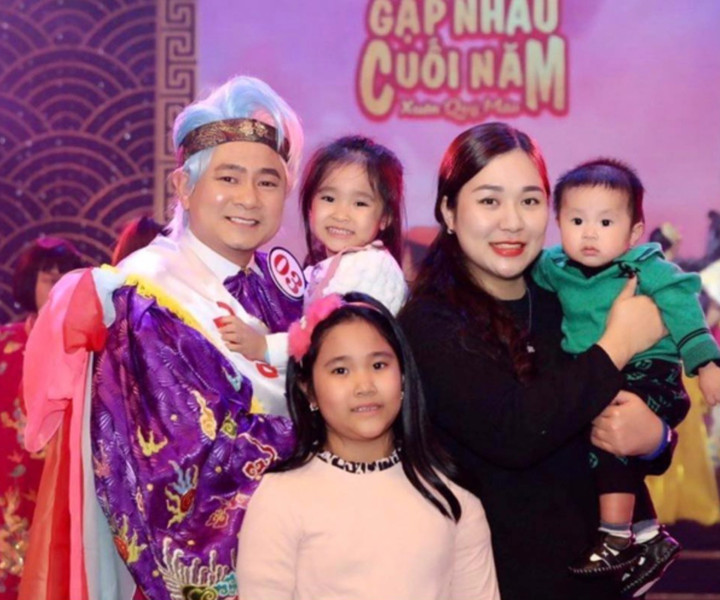 Tự Long hạnh phúc khi luôn có bà xã làm hậu phương.