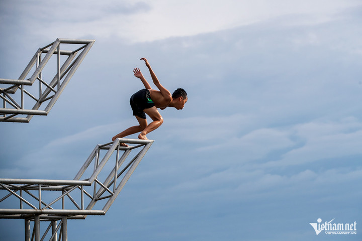 Nhiều xã ngoại thành Hà Nội đã 3 ngày chìm trong biển nước - 12