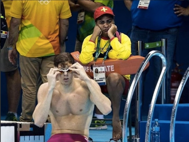 Hình ảnh hài hước về nhân viên cứu hộ ở Olympic 2016.