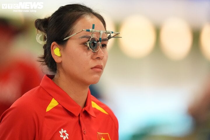 Xạ thủ Trịnh Thu Vinh tiếp tục tranh tài tại nội dung súng ngắn 25m tại Olympic.