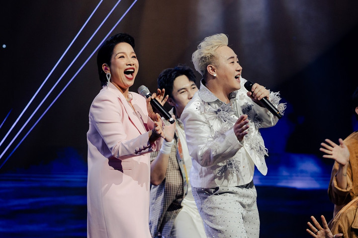 Đồng thời, sự xuất hiện của 2 giọng ca đình đám trong làng nhạc Việt cũng phần nào bảo chứng cho uy tín, đẳng cấp của Trung Quân và live concert 1689.