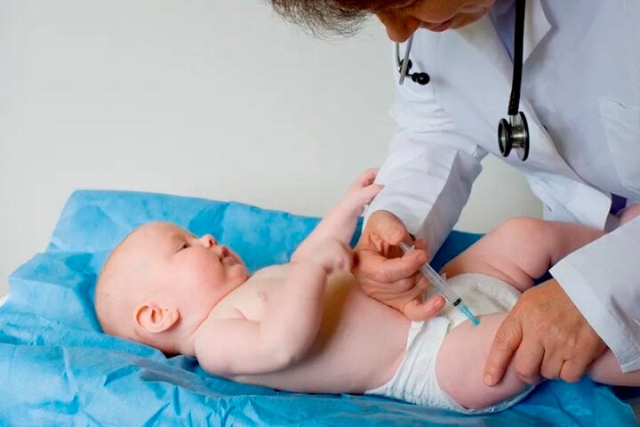 Tiêm vaccine giúp bảo vệ sức khỏe cho trẻ. (Ảnh minh họa)
