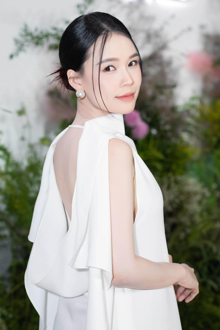 Sam lấy lại được vóc dáng sau gần 6 tháng sinh con.