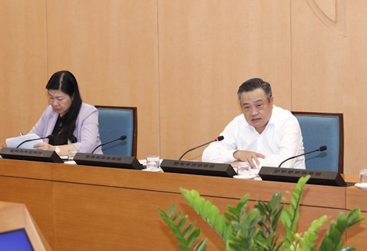 Chủ tịch UBND TP Hà Nội Trần Sỹ Thanh tại cuộc họp.