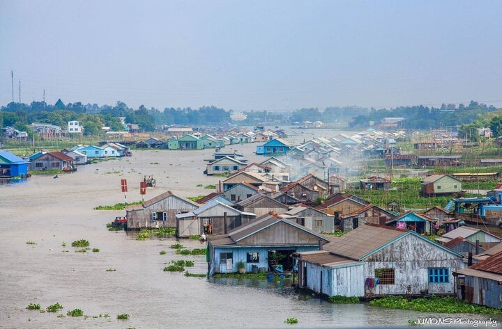 Làng nổi Châu Đốc.