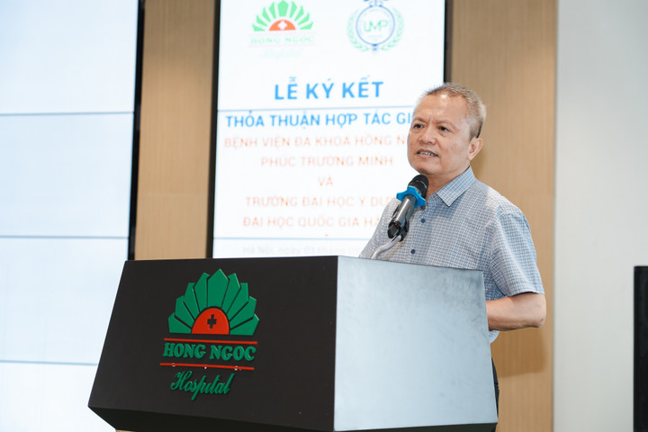 GS.TS.TTND. Lê Ngọc Thành - Hiệu trưởng trường Đại học Y Dược - Đại học Quốc gia Hà Nội phát biểu trong buổi lễ ký kết.