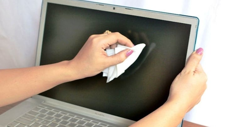 Màn hình laptop bị ẩm do đâu. (Ảnh minh họa)