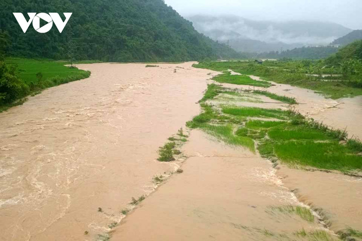 Mưa lũ cuốn trôi và làm ngập úng hơn 4ha thủy sản, lúa và hoa màu của người dân xã Bum Nưa, huyện Mường Tè, Lai Châu.