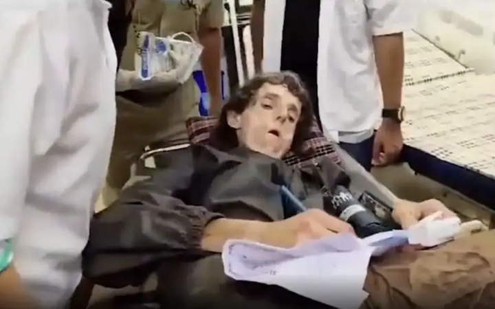 Sau khi được giải cứu, Lalita Kayi Kumar không nói được nên đã viết một bức thư tố cáo chồng cũ bỏ chị lại trong rừng đến chết.