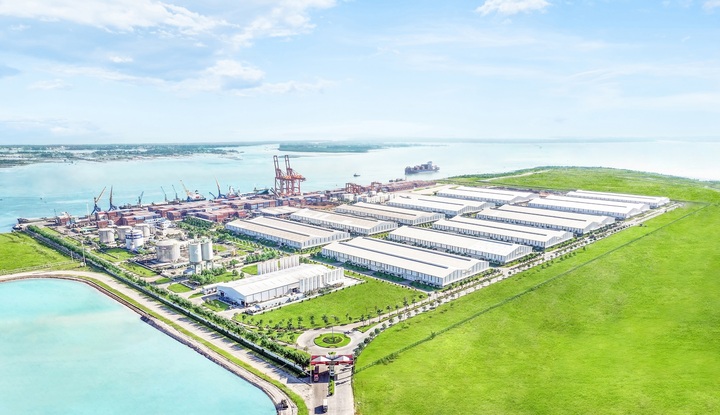 Cảng Chu Lai - cửa ngõ giao thương hàng hóa quốc tế với hệ thống kho bãi hơn 300.000m2.
