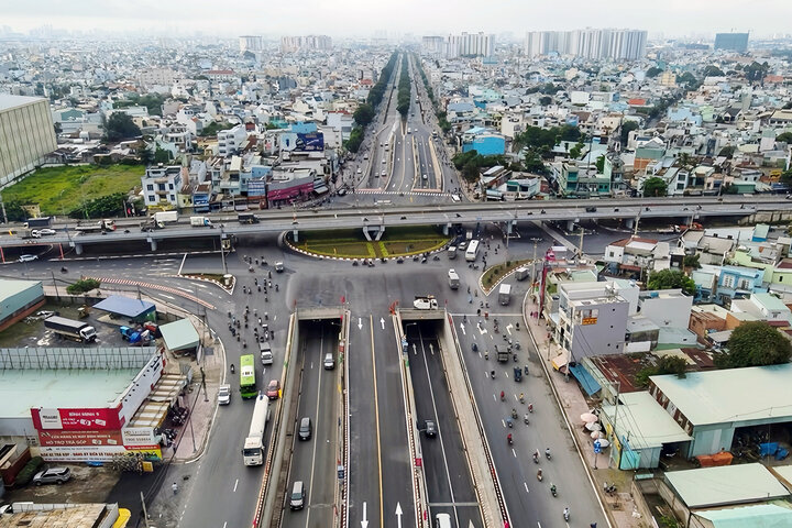 Trục đường Trường Chinh - Quốc lộ 22 ở cửa ngõ Tây Bắc TP.HCM kết nối với tỉnh Tây Ninh. (Ảnh: Tuấn Kiệt)