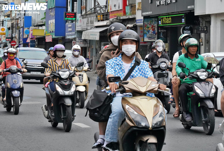 Thời tiết TP.HCM hôm nay 3/8 nắng nóng, nhiệt độ cao nhất khoảng 35 độ C.