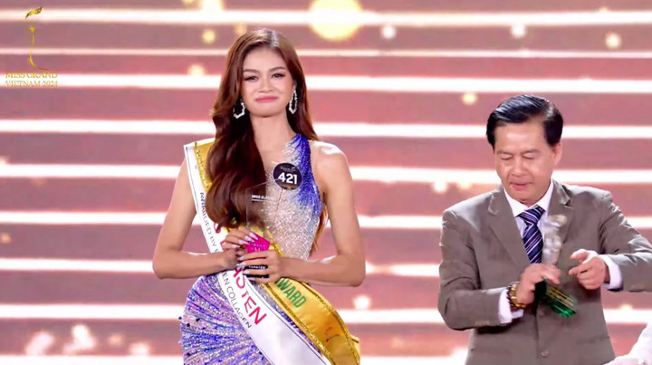 Vũ Thị Thu Hiền là thí sinh đầu tiên vào Top 10.