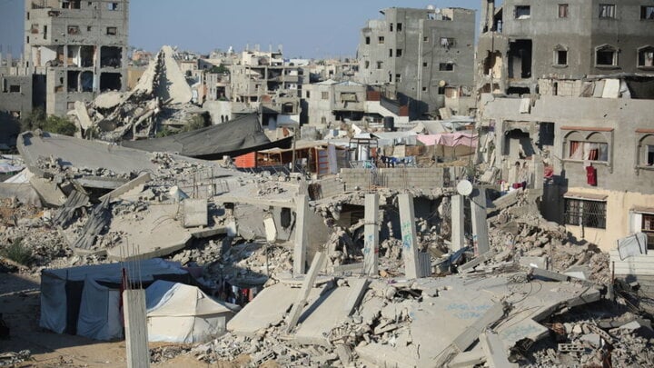 Các tòa nhà bị hư hại ở Khan Yunis, Gaza. (Ảnh: Getty)