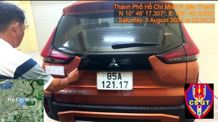 Chiếc ô tô vi phạm bị tạm giữ. Ảnh: CSGT