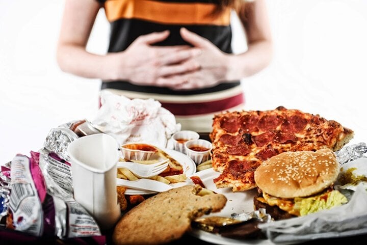 Thói quen ăn uống gây ung thư vì chế độ và khẩu phần không khoa học.
