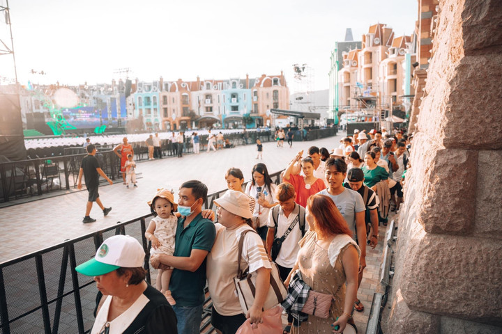 Đảo Hòn Tre bùng nổ 'đại tiệc' lễ hội Vịnh ánh sáng quốc tế Nha Trang 2024 - 3