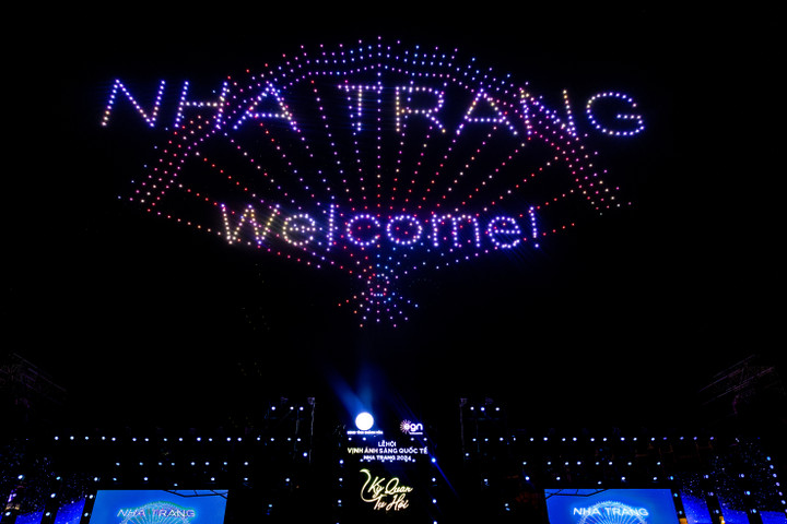 Đảo Hòn Tre bùng nổ 'đại tiệc' lễ hội Vịnh ánh sáng quốc tế Nha Trang 2024 - 4