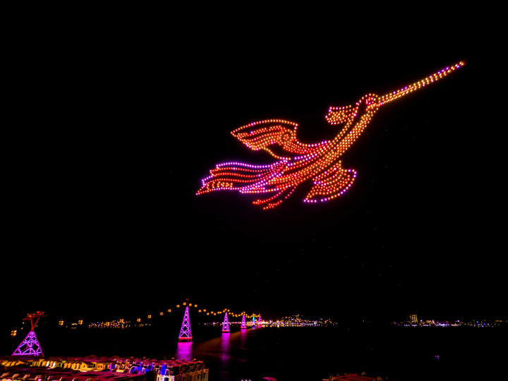 Đảo Hòn Tre bùng nổ 'đại tiệc' lễ hội Vịnh ánh sáng quốc tế Nha Trang 2024 - 5