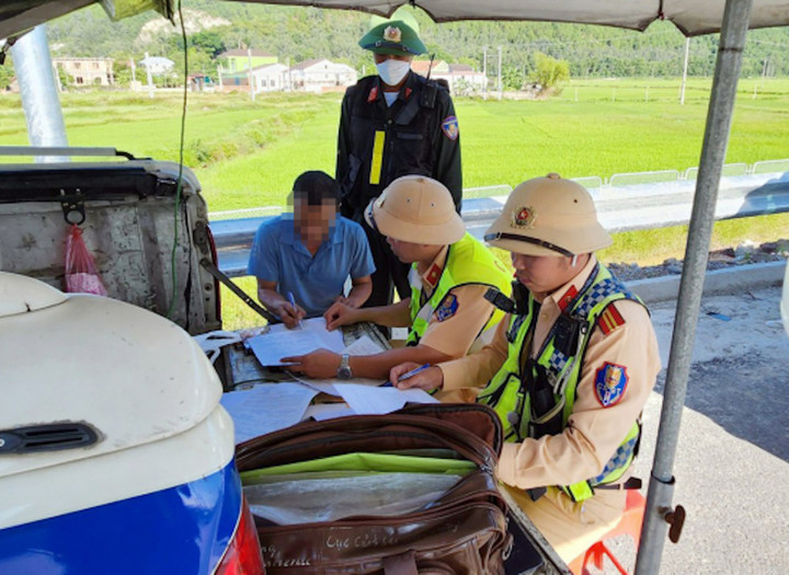 Tài xế xe đầu kéo Phạm Ngọc Q. bị phát hiện đã sử dụng ma túy.