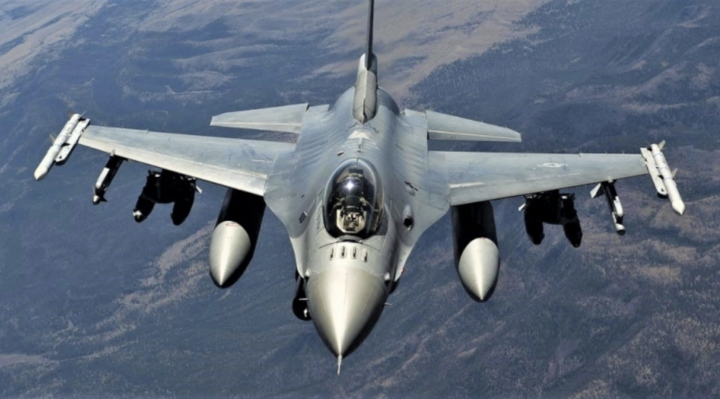 Tiêm kích F-16 Fighting Falcon. (Ảnh: cloverchronicle.com)