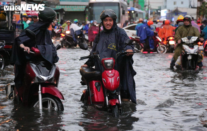 Dự báo thời tiết TP.HCM hôm nay, về chiều có mưa rào và dông vài nơi.