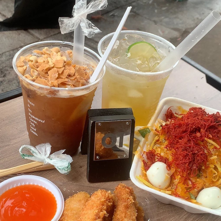 Nơ thắt bằng bao nylon đựng đũa. (Nguồn: @ellacg9)