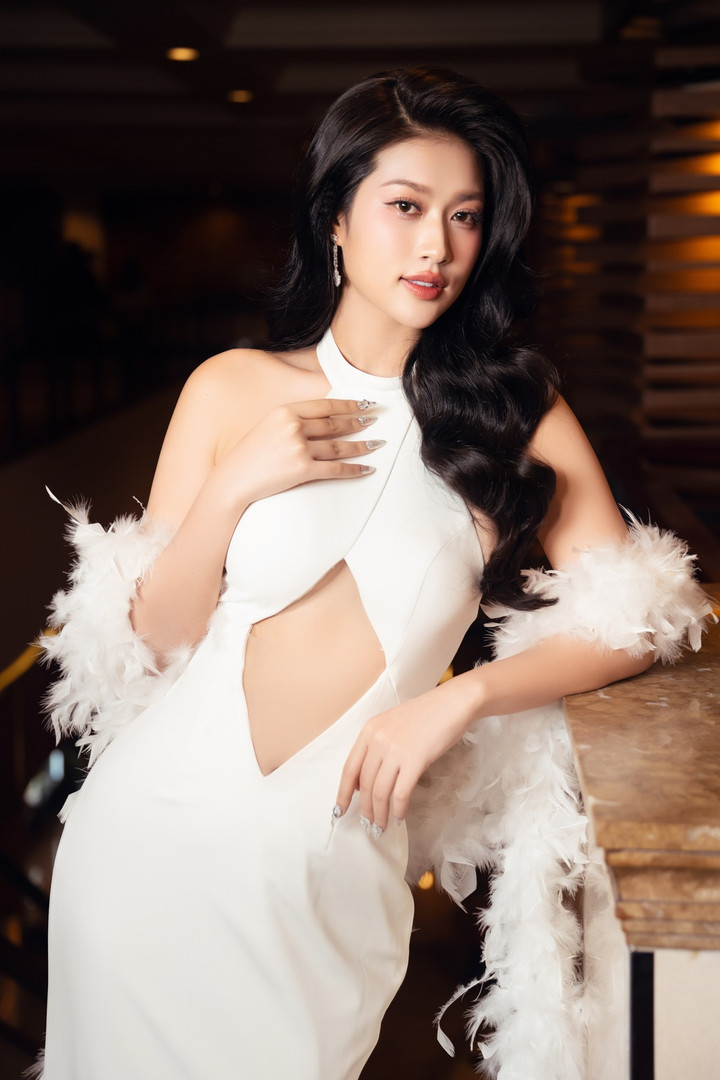 Hoa hậu Đoàn Thiên Ân cũng khiến nhiều người không hài lòng.