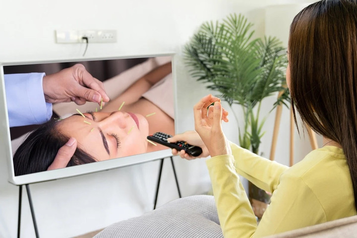 Học châm cứu trên mạng, "lang băm" khiến người đàn ông suy tim rồi tử vong. (Ảnh minh họa: SCMP)