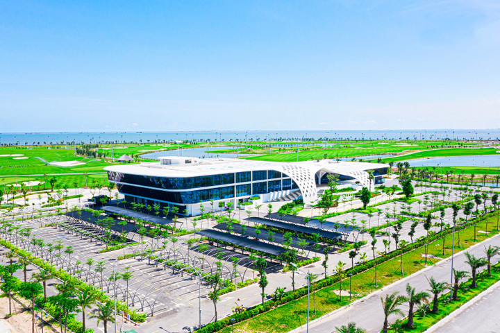 Nhà Câu lạc bộ là một điểm nhấn của sân golf. (Nguồn: Dragon Golf Links)