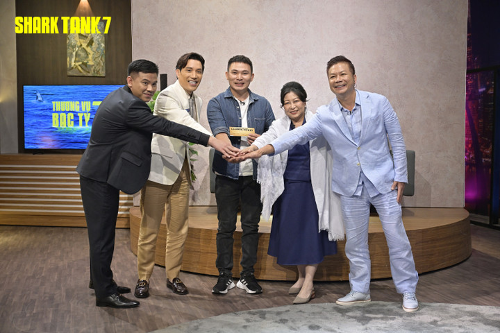 Nguyễn Văn Phúc đã thành công thuyết phục 4 Shark cùng bắt tay đầu tư cho Bệnh Viện Đồ Da.