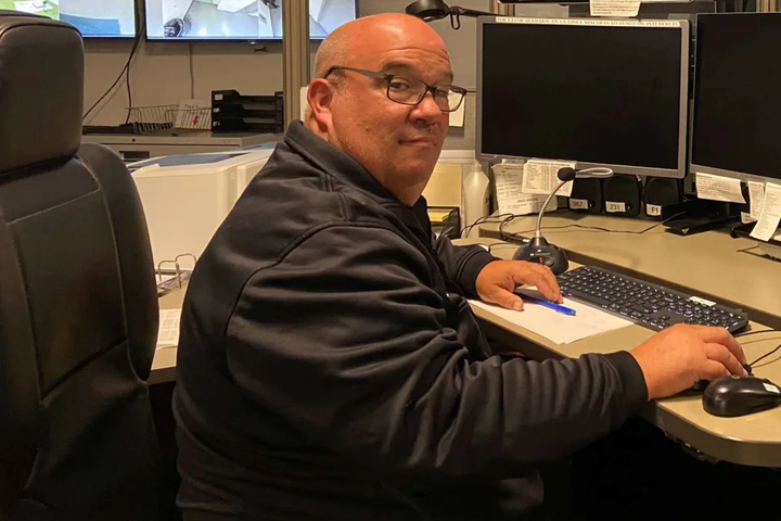 Cảnh sát trực tổng đài Christopher Brenner rất bất ngờ trước sự bình tĩnh và bản lĩnh của cậu bé 13 tuổi.