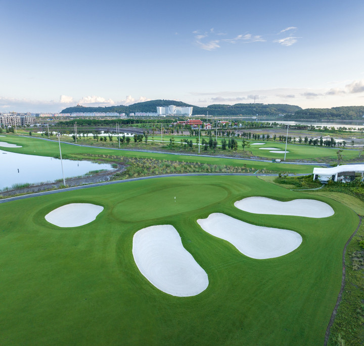 Dragon Golf Links là điểm đến lý tưởng dành cho các tín đồ yêu golf và gia đình về giải trí cao cấp. (Nguồn: Dragon Golf Links)