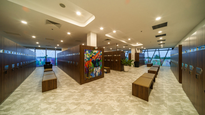Locker với hệ thống tủ lớn, rộng rãi. (Nguồn: Dragon Golf Links)