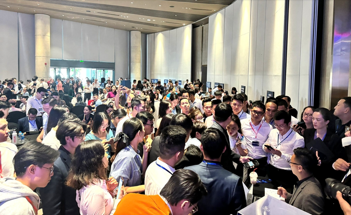 Sự kiện hoàn tất thủ tục đăng ký quyền chọn mua căn hộ biển Libera Nha Trang chật kín khách hàng.