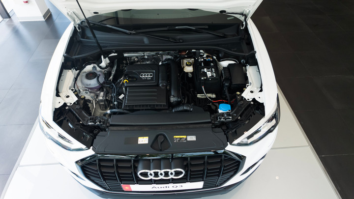 Khối động cơ TFSI 1.4L mang đến khả năng vận hành mạnh mẽ cho Audi Q3 Advance mới.