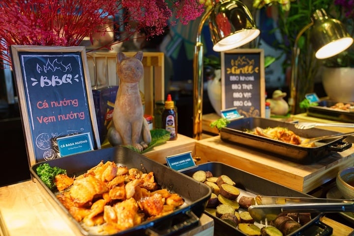 Buffet là một lựa chọn ẩm thực hấp dẫn trên đỉnh núi Bà Đen. (Ảnh: Sun World Ba Den Mountain)