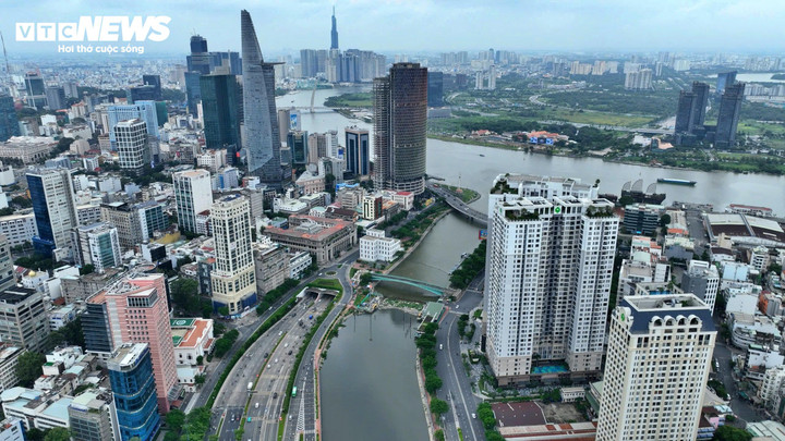 Thời tiết TP.HCM hôm nay 31/12, nhiều mây, trời nắng từ sáng đến chiều, về chiều tối không mưa, thuận lợi cho hoạt động ngoài trời.