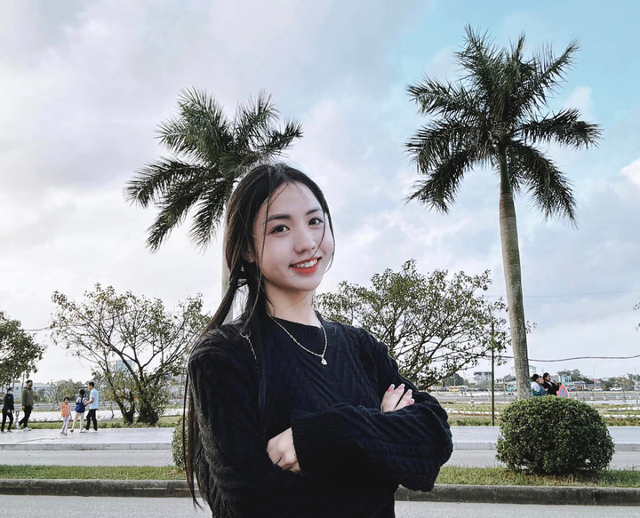 Khi diện các trang phục đời thường, Trần Thị Duyên vẫn nổi bật.