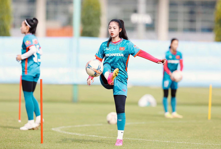 Hậu vệ sinh năm 2000 có cái chân phải khéo léo và tốc độ tốt. Đáng tiếc, sự nghiệp của cô bị ảnh hưởng nghiêm trọng vì chấn thương đầu gối.