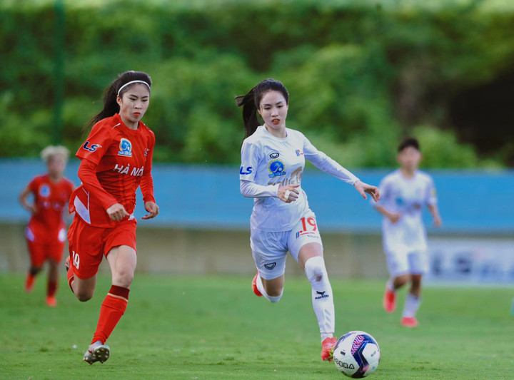 Cô có mùa giải ở mức chấp nhận được cùng CLB Phong Phú Hà Nam và xếp thứ 5 trên bảng xếp hạng. Trần Thị Duyên cùng Tuyết Dung là trụ cột của đội bóng.