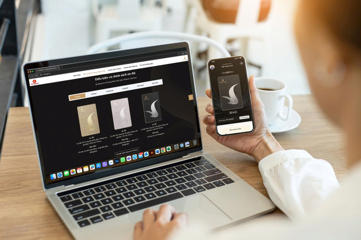 Hiện khách hàng có thể dễ dàng tải app VinClub để tra cứu hạng thẻ thành viên cùng nhiều quyền lợi hấp dẫn.