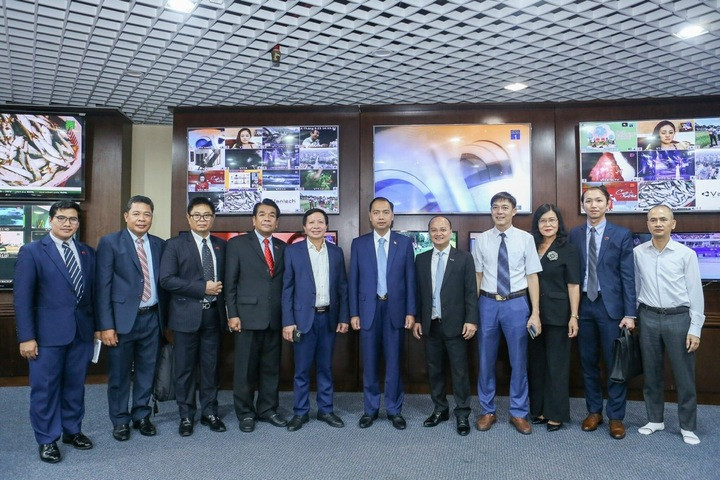 Bộ trưởng Bộ Thông tin Campuchia Neth Pheaktra thăm và làm việc với Đài Truyền hình Kỹ thuật số VTC (tháng 10/2023).