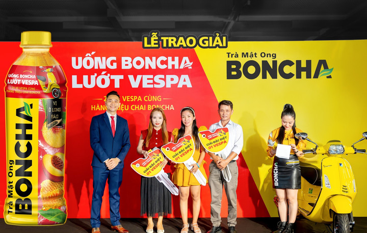 Trà mật ong BONCHA trao xe Vespa cho khách hàng may mắn - 1
