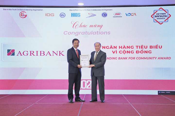Agribank nhiều năm liền nhận được danh hiệu “Ngân hàng tiêu biểu vì cộng đồng”.